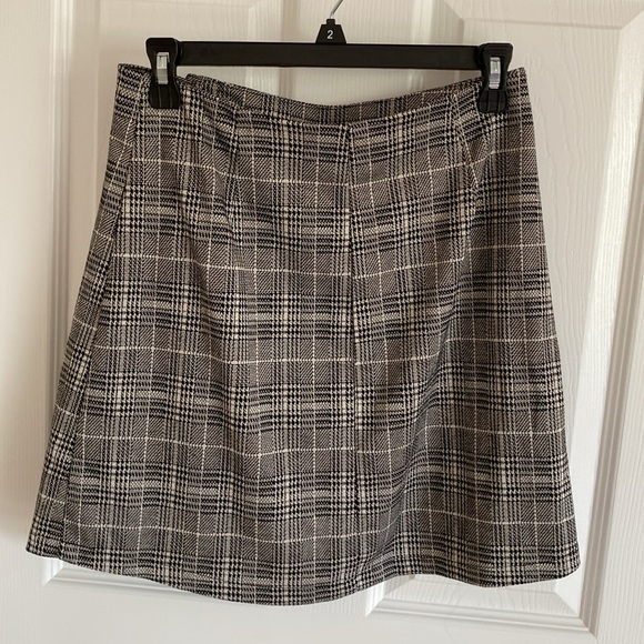 Lush Plaid Short Skirt - Picture 4 of 5